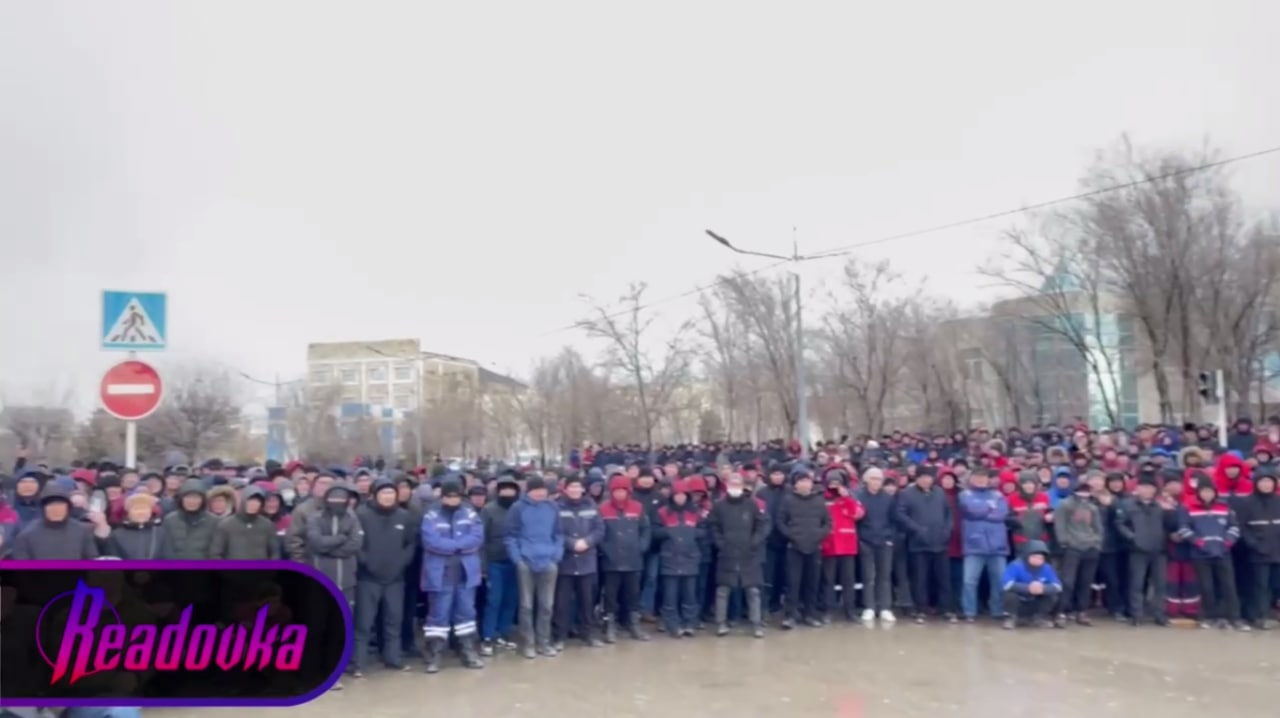 Протестующие в Жанаозене призывают сменить власть и вернуться к конституции 1993 года