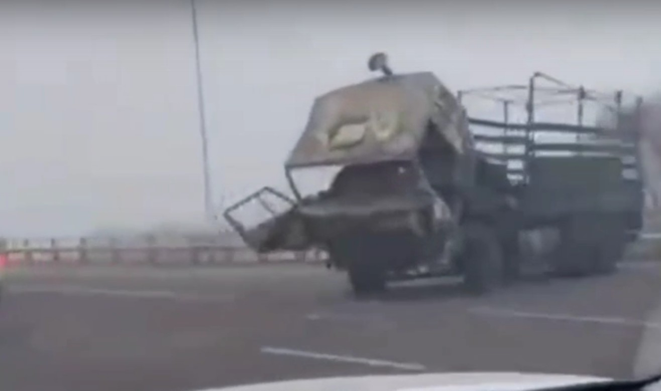 Появилось видео с сожженной колонной Нацгвардии на въезде в Алматы