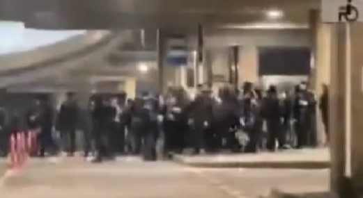 Появились кадры со вчерашнего захвата аэропорта