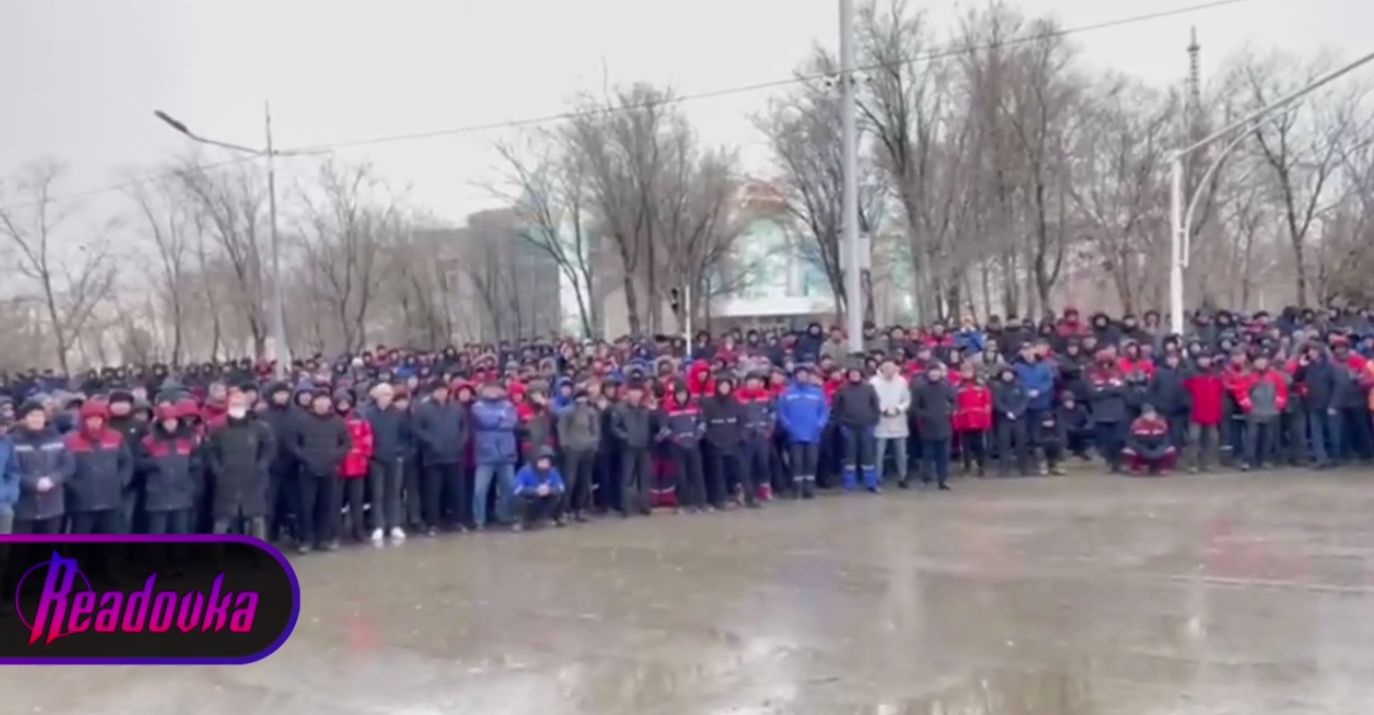 В Жанаозене продолжается мирный митинг
