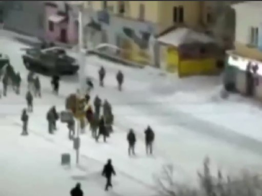 В Усть-Каменогорске для разгона  демонстрации в центре города привлекли БМП