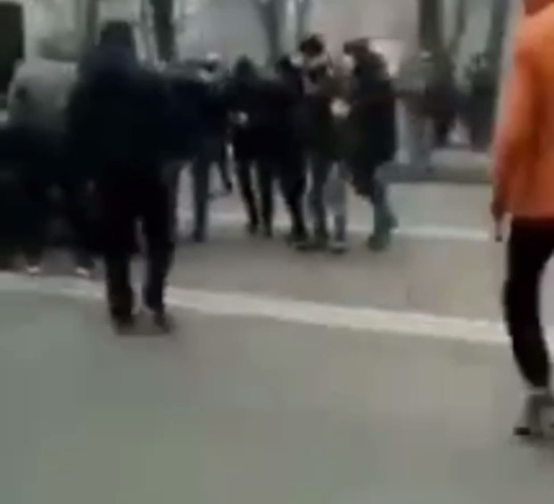 Новое видео с погибшими от пуль силовиков демонстрантами в Алматы