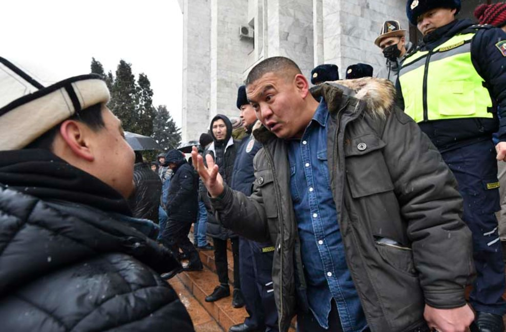 После протестов власти Казахстана заморозили цены на ЖКХ и платежи по кредитам