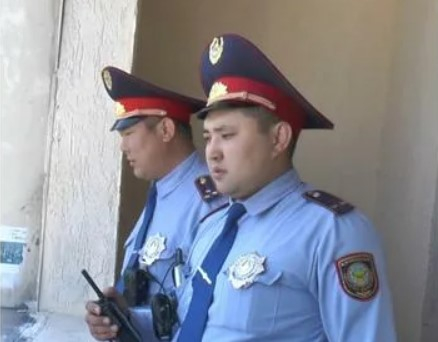 Участковые в Нур-Султане начали ходить по съемным квартирам и хостелам