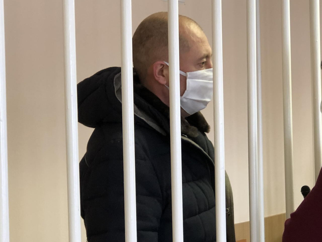 Омич, швырявший своих детей об пол, смог избежать наказания