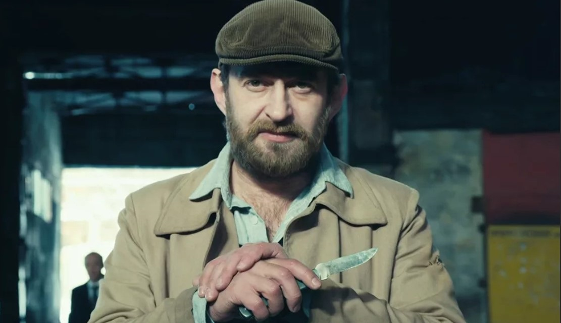 Не зовет маму на премьеры и целовался с Джоли: малоизвестные факты про Константина Хабенского