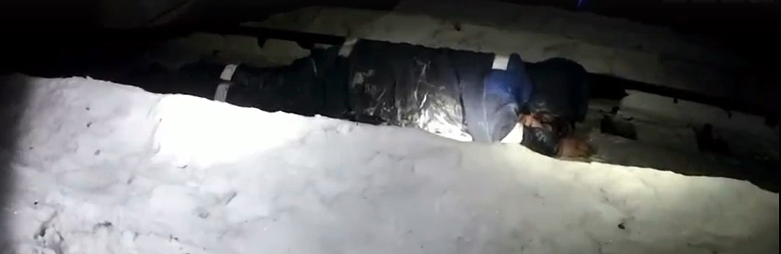 В Красноярском крае мужчина уснул на рельсах и не проснулся, когда над ним проехал поезд