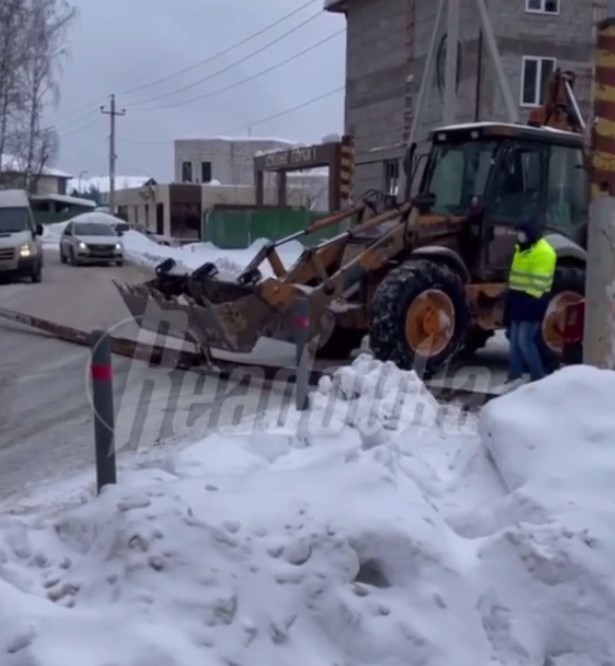 В Видном застройщик нагло снес трактором рамку установленную местными властями