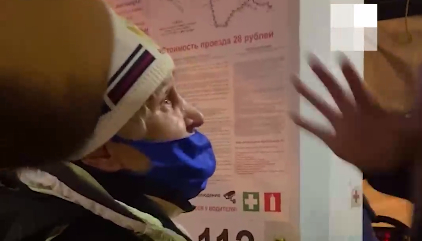 В Екатеринбурге контролер на ломаном русском оскорбила пенсионерку, назвав ее «дочерью собаки»
