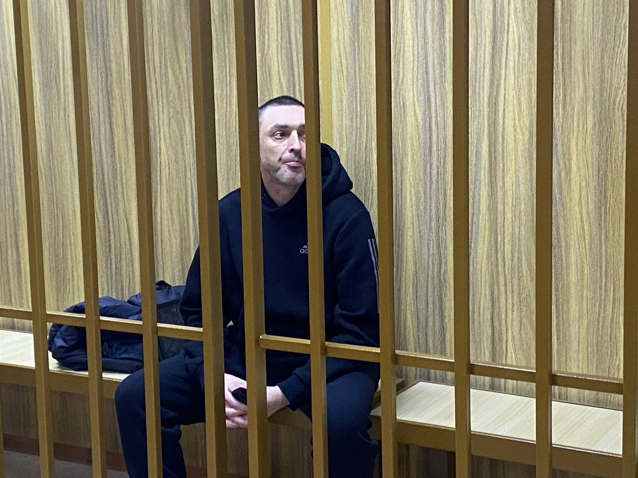 Виталий Бережной, обвиняемый в убийстве и изнасиловании 8-летней девочки, заявил, что его пытали током и выбивали признательные показания 