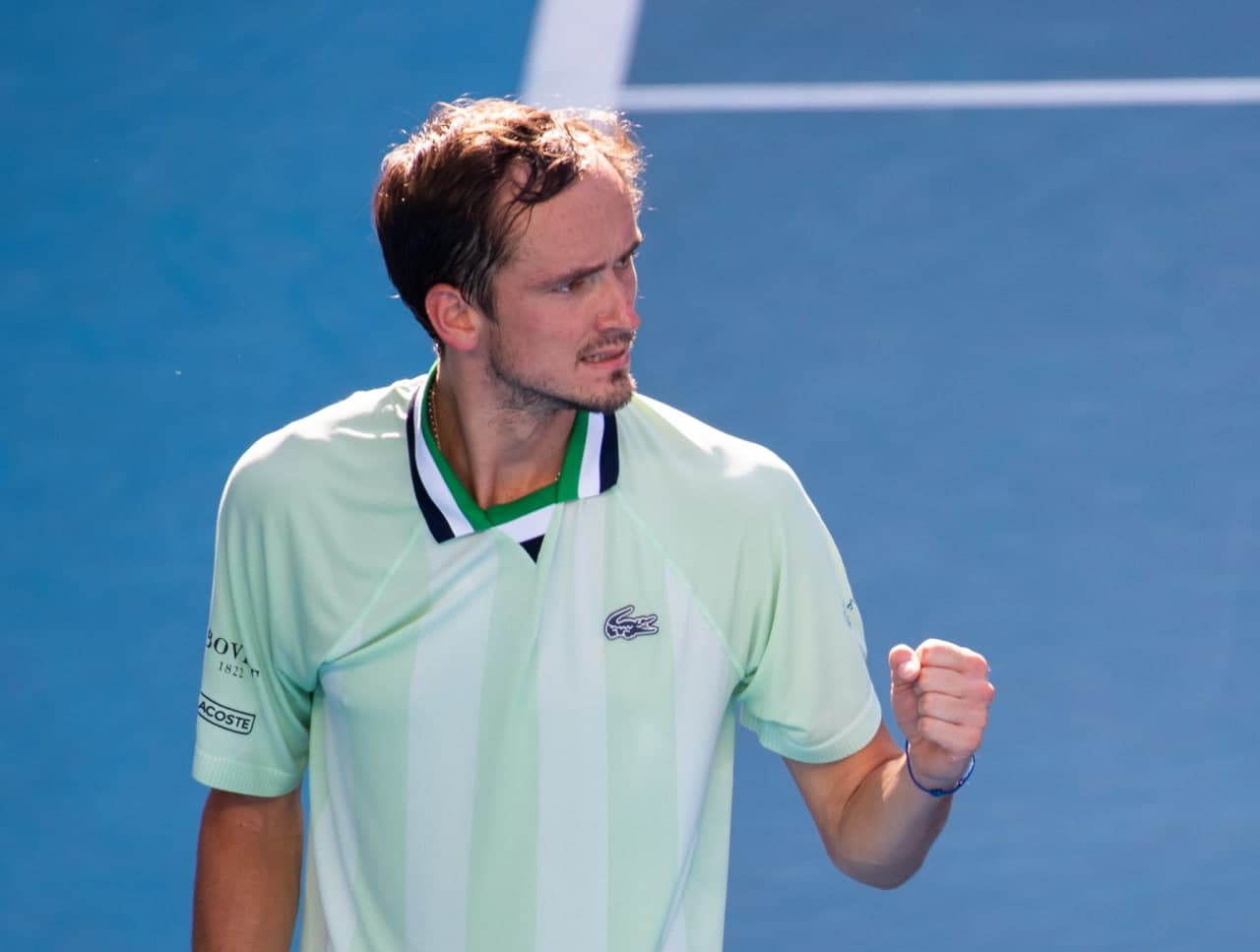 Теннисист Медведев вышел в полуфинал Australian Open, отыгравшись с 0:2 по сетам