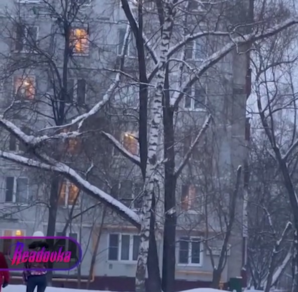 В Москве спасатели ищут двух мужчин, которые, рискуя жизнью, спасли девушку из горящей квартиры