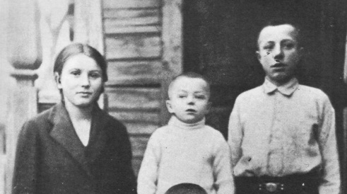 Что произошло с братом и сестрой Юрия Гагарина во время войны