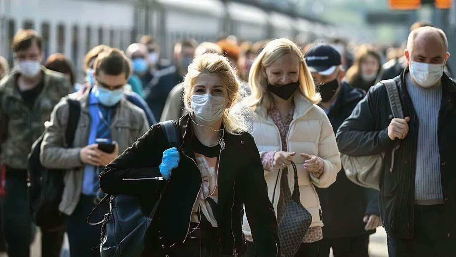 Врач рассказала о проблемах с горлом, вызванных омикроном