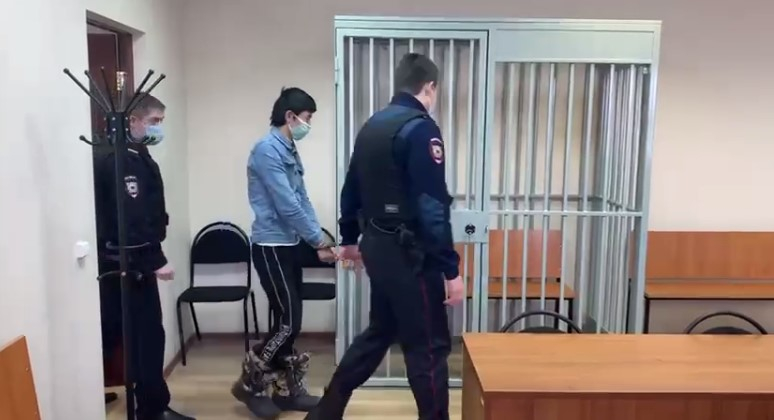 Суд арестовал 19-летнего таджика, обвиняемого в разбойном нападении на подмосковную «Пятерочку»