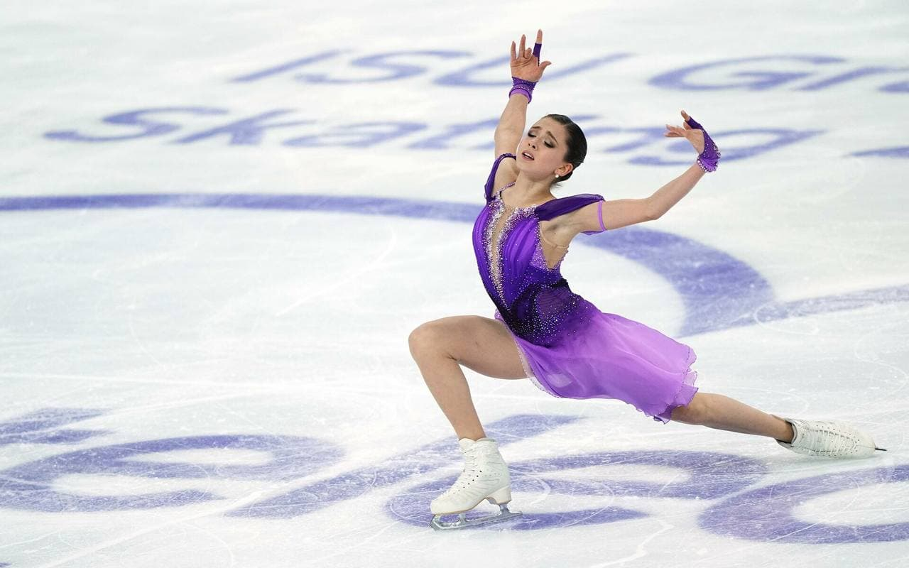 Камила Валиева лидирует в короткой программе на Олимпиаде в Пекине
