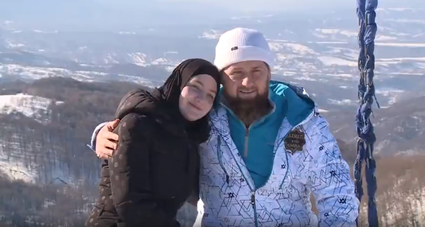 19-летняя дочь Кадырова стала заместителем руководителя секретариата главы республики