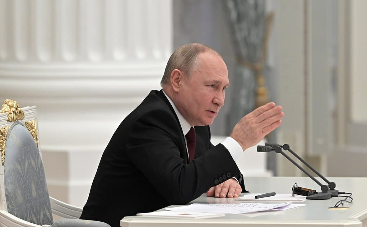Владимир Путин ответил на вопросы журналистов после разрешения Совфеда на использование войск за рубежом