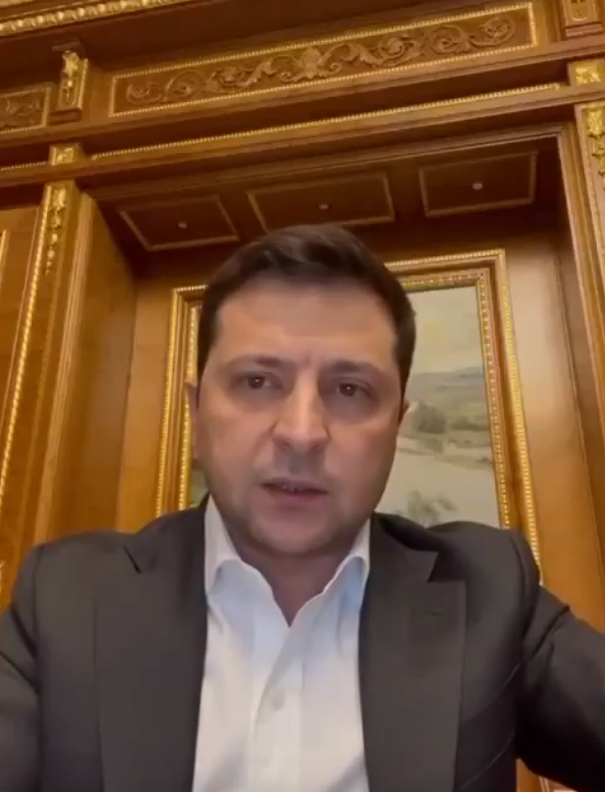 Зеленский обратился к населению только спустя два часа после начала боевых действий