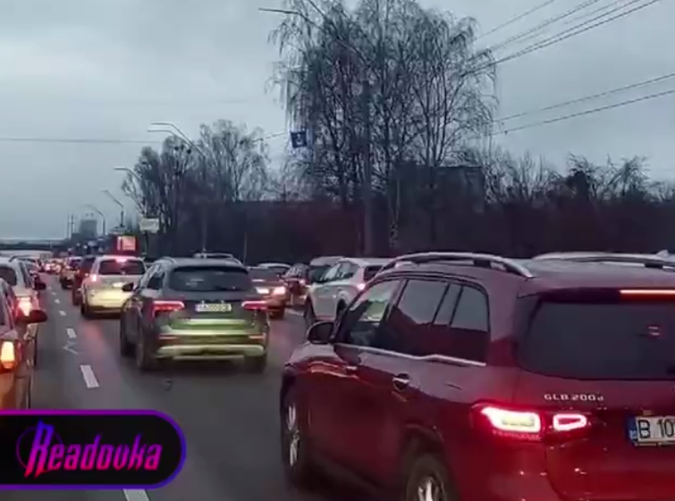 Жители Киева продолжают массово покидать город