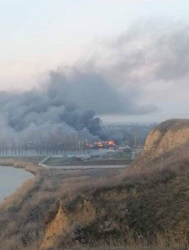 Появилось видео пожара в порту в Очакове
