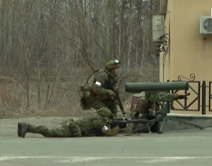 В ходе ночных боев российские войска так и не смогли вернуть контроль над аэропортом в Гостомеле