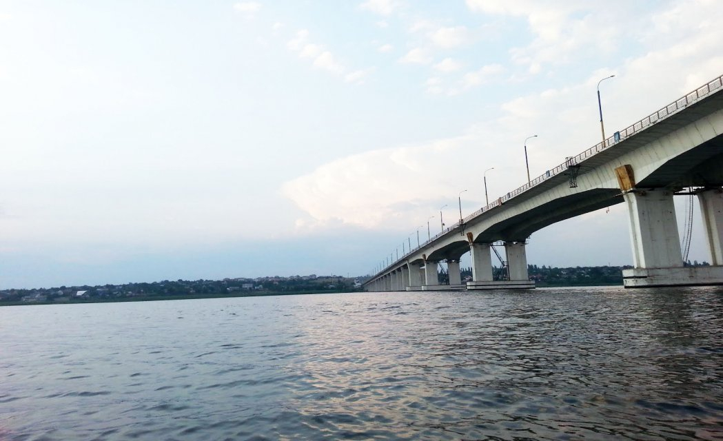 ВСУ подорвало мост через Днепр в Херсоне