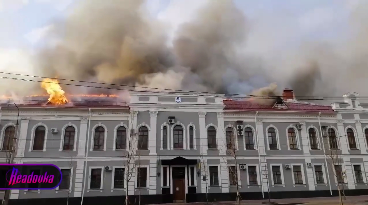 В Чернигове горит областное управление СБУ