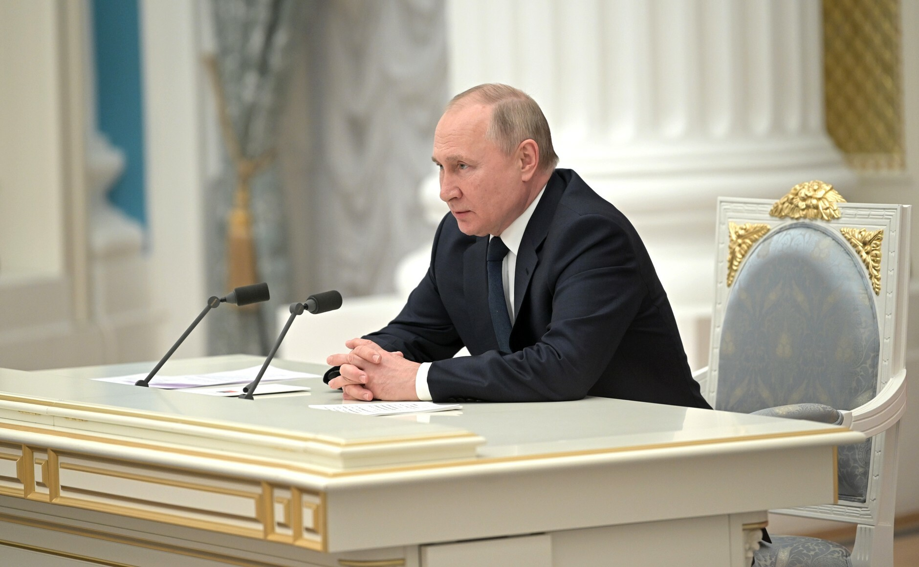 Путин приказал российским войскам прекратить наступление из-за переговоров, но они не состоялись
