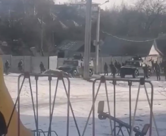 В Харькове ведется настоящий уличный бой