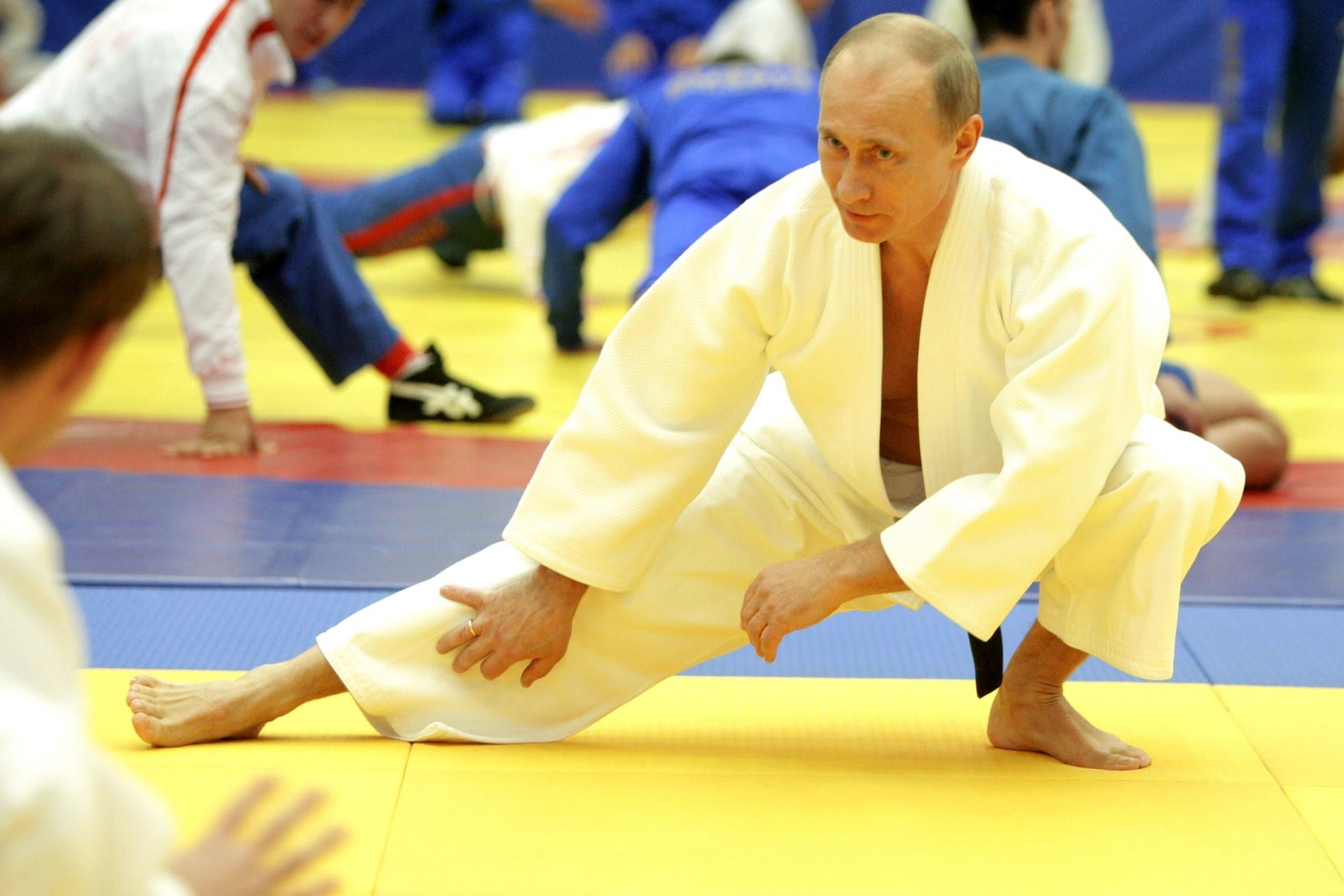Международная федерация дзюдо приостановила полномочия Путина в качестве почетного президента и посла организации