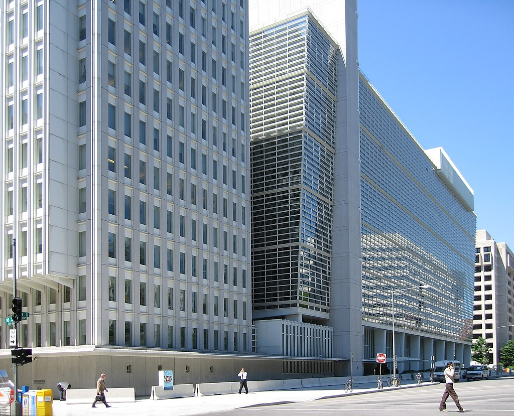 МВФ и Всемирный банк выделят Украине три млрд долларов