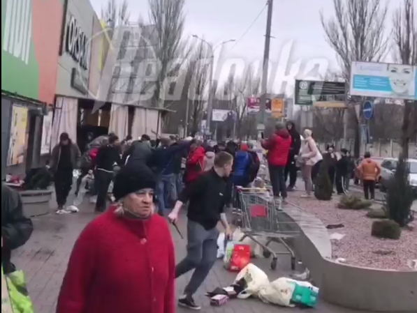 В Херсоне мародеры продолжают массово совершать налеты на торговые центры