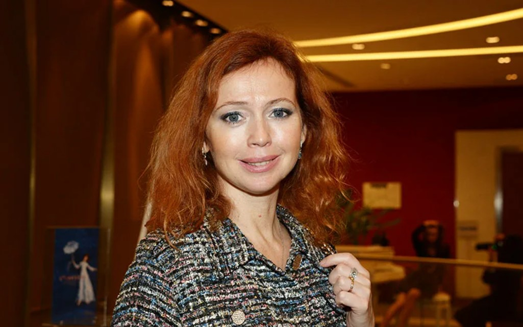Актриса Елена Захарова рассказала о длинной дороге домой с европейских гастролей
