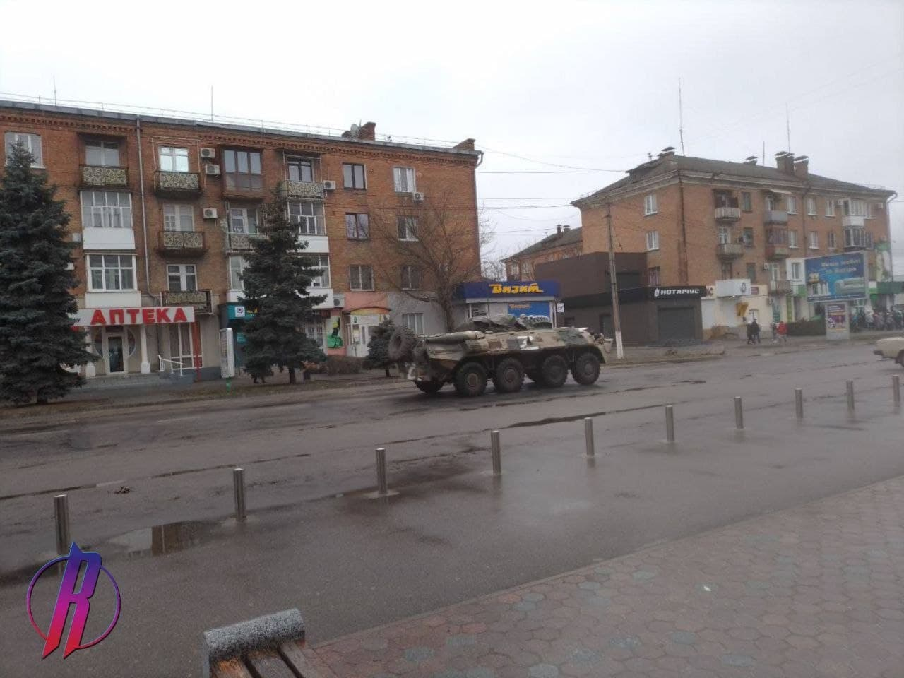 Очевидцы засняли российскую технику в Новой Каховке