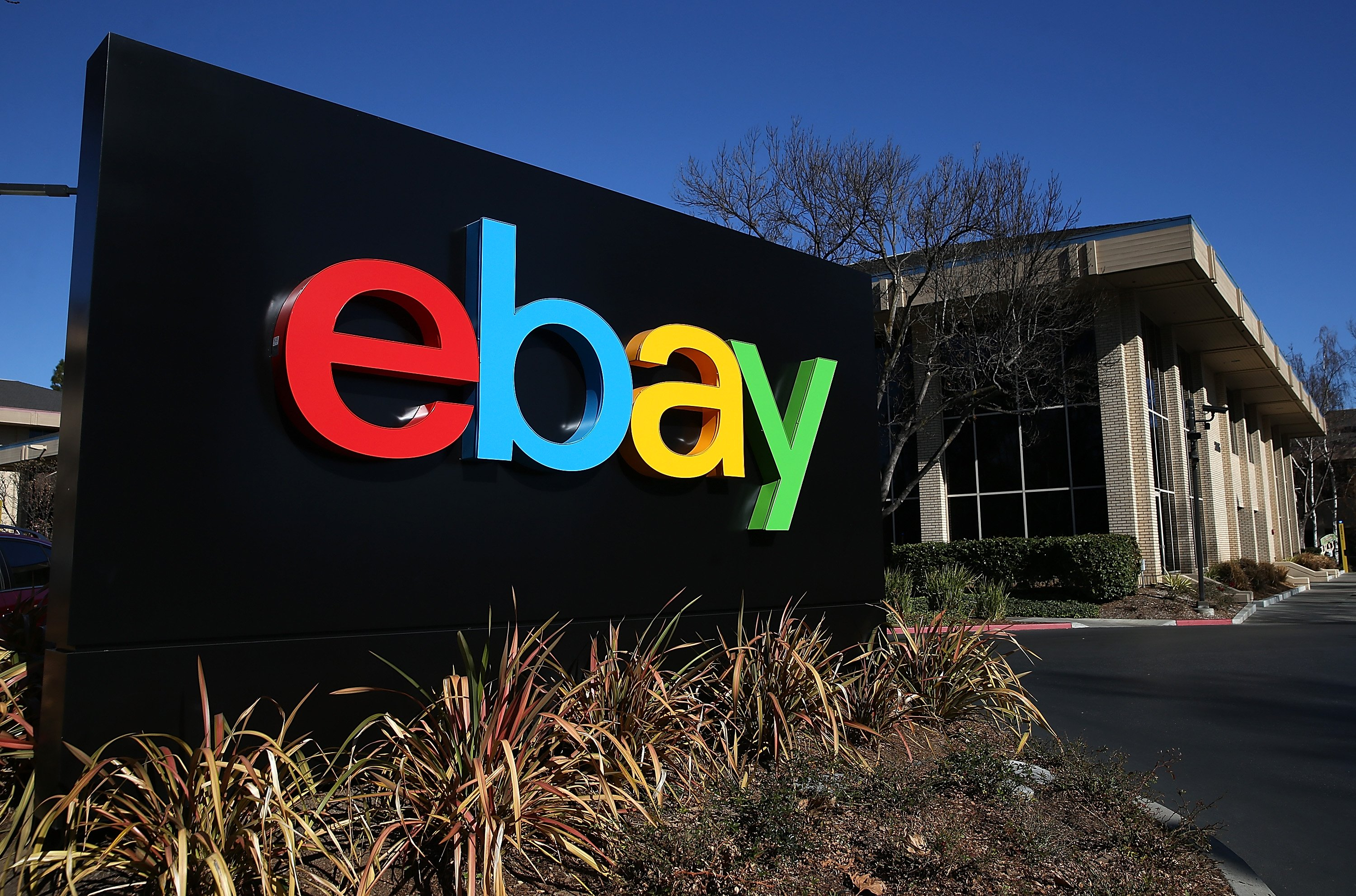 eBay приостановил доставку заказов в Россию и на Украину