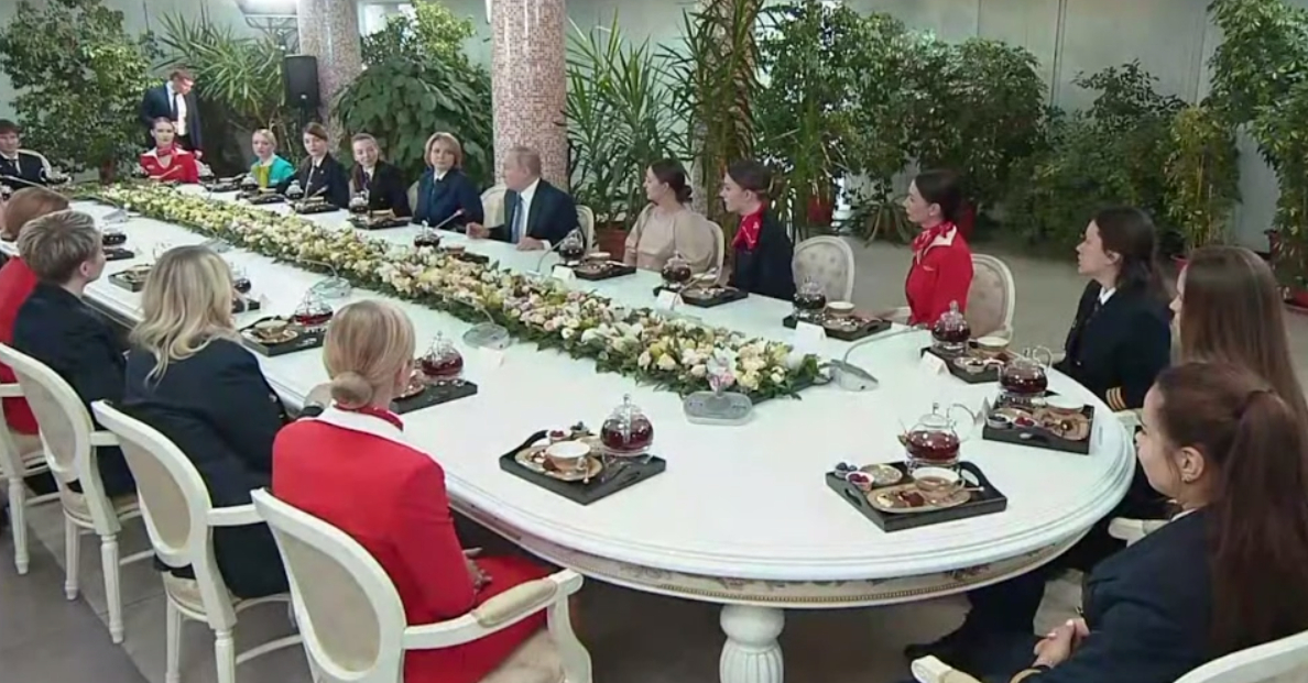 «Мы не планируем вводить особое положение на территории РФ»: Путин о ситуации на Украине