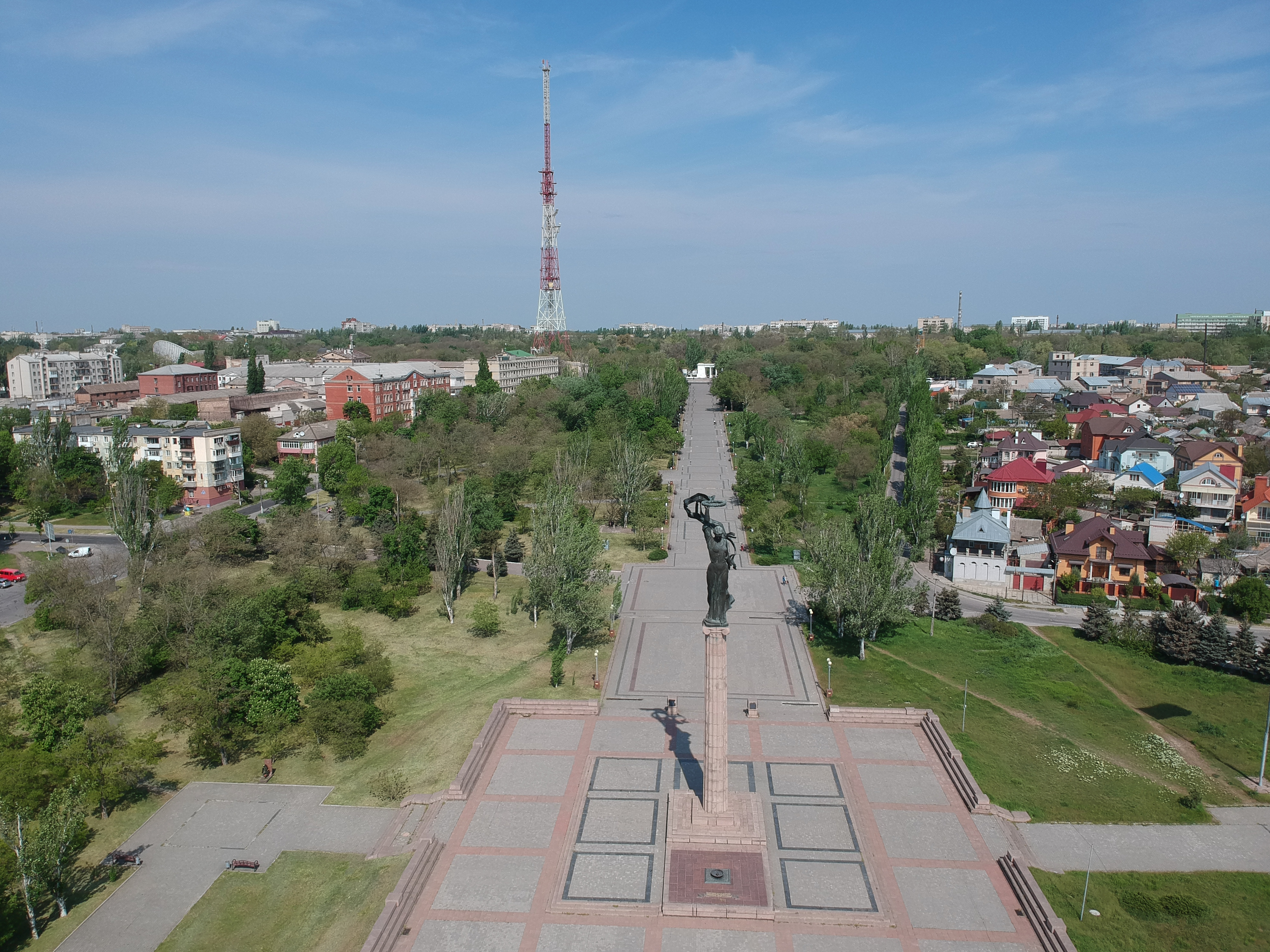 В Херсоне националисты пытаются сорвать выдачу гумпомощи из России