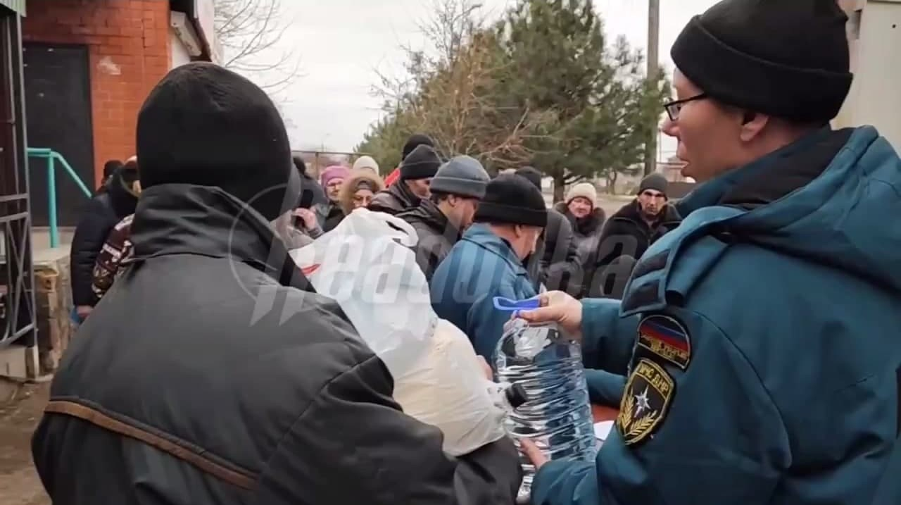Правительство ДНР доставило гуманитарную помощь в поселок Талаковка