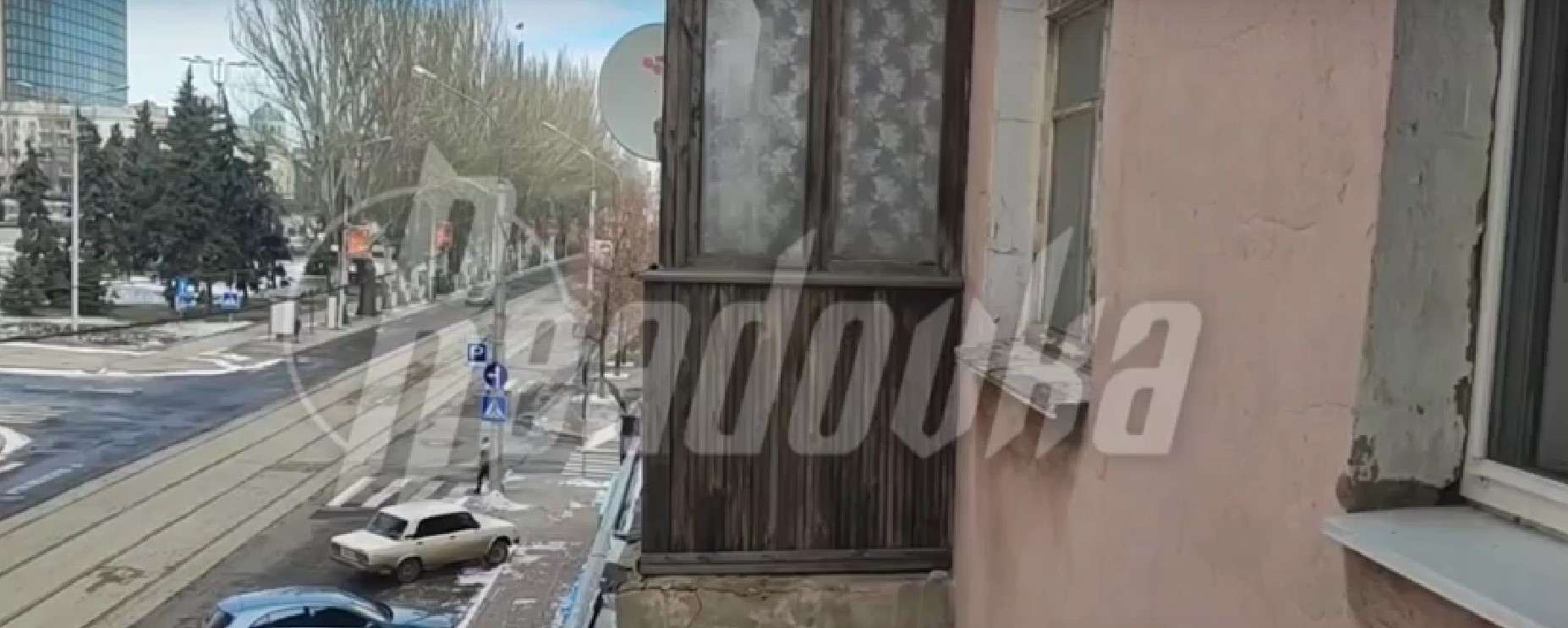 С самого утра в Донецке не прекращаются обстрелы