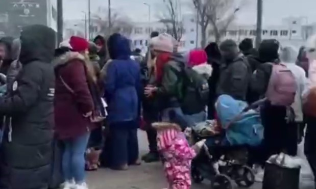 Жители Украинцы продолжают покидать города