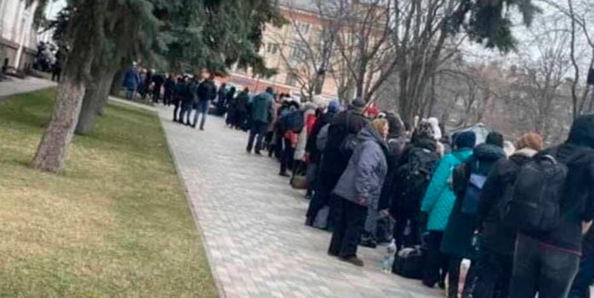 Из Мариуполя и его пригородов эвакуировано уже более 300 человек