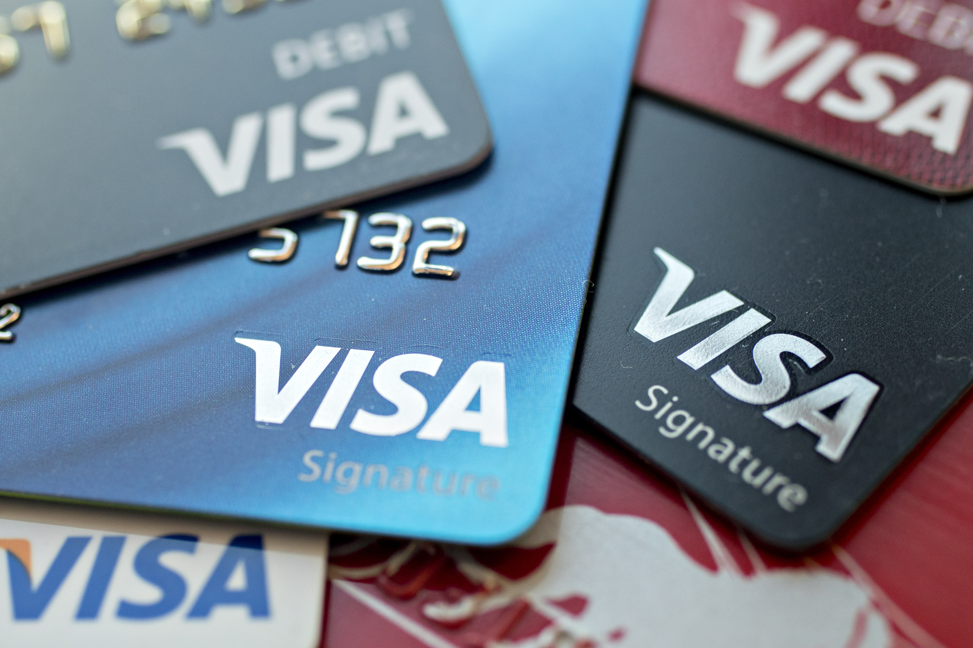 Visa с 10 марта прекратит прием запросов авторизации российских банков с 00:01 по Москве