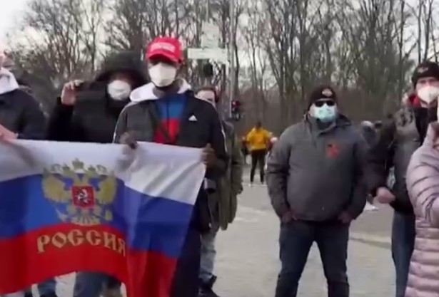 В Берлине прошел митинг против дискриминации русских на Западе