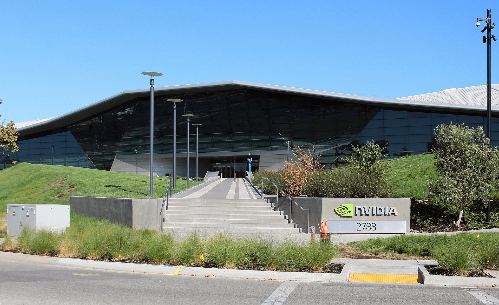 Nvidia приостанавливает продажу своей продукции на территории России