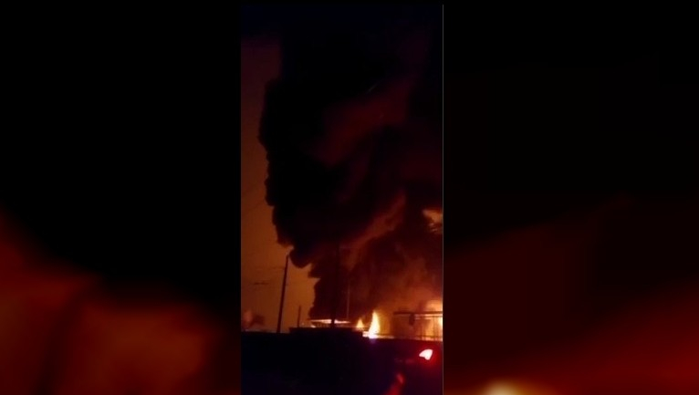 В Житомирской области начался крупный пожар на нефтебазе