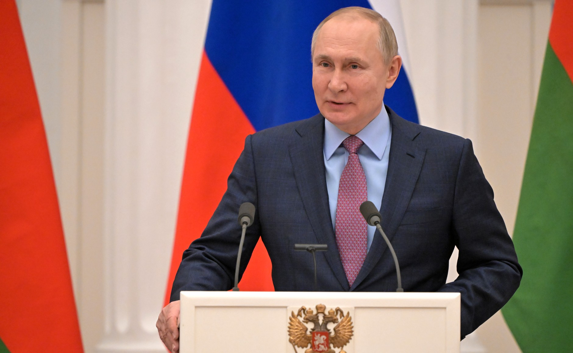 Путин подписал закон о комплексе мер поддержки граждан и бизнеса в условиях санкций