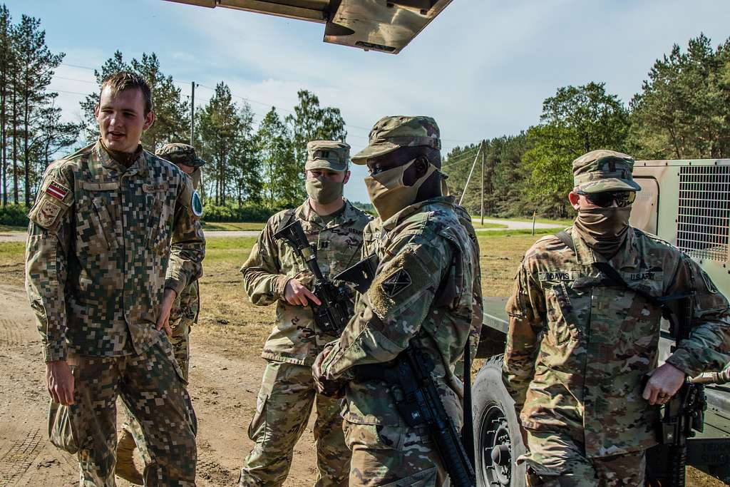 Украинские войска, которые планировалось использовать в Донбассе, тренировались американскими и британскими инструкторами