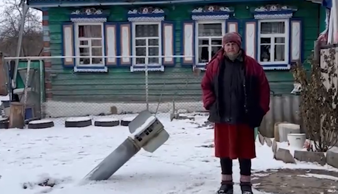 В Черниговской области на территорию жилого дома упал снаряд ВСУ