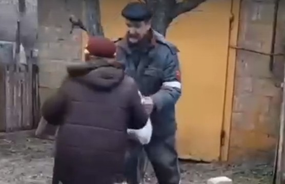 Жителям села Сопино под Мариуполем доставили гуманитарную помощь из России